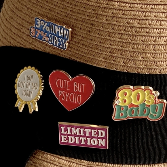 Me? Sarcastic? Never - Enamel Pin - Picture 7 of 8